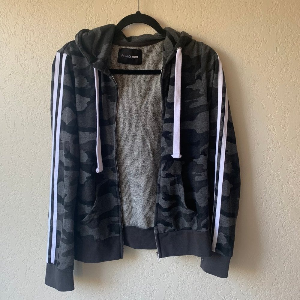 Fashion Nova woman's Large Camo Zip Up Hoodie Stripes Gray‎ Lounge comfort